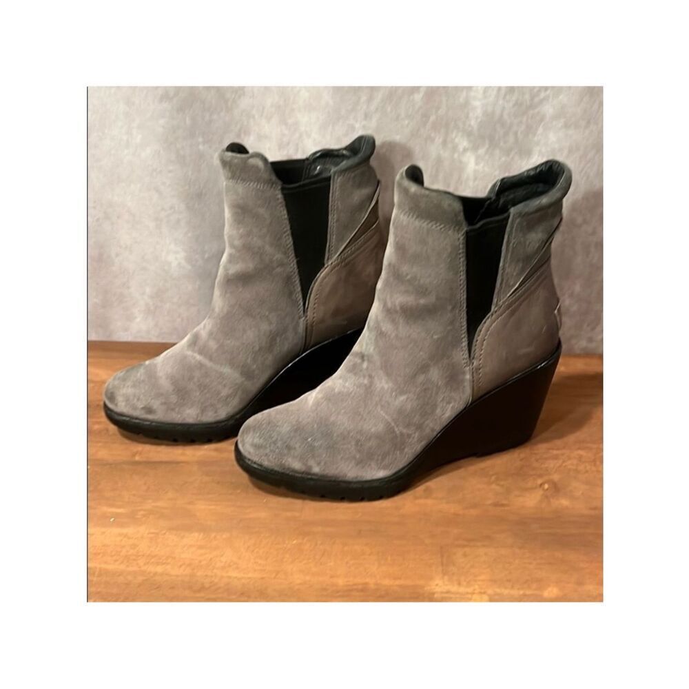 Sorel Gray Suede Wedge Boots size 6.5